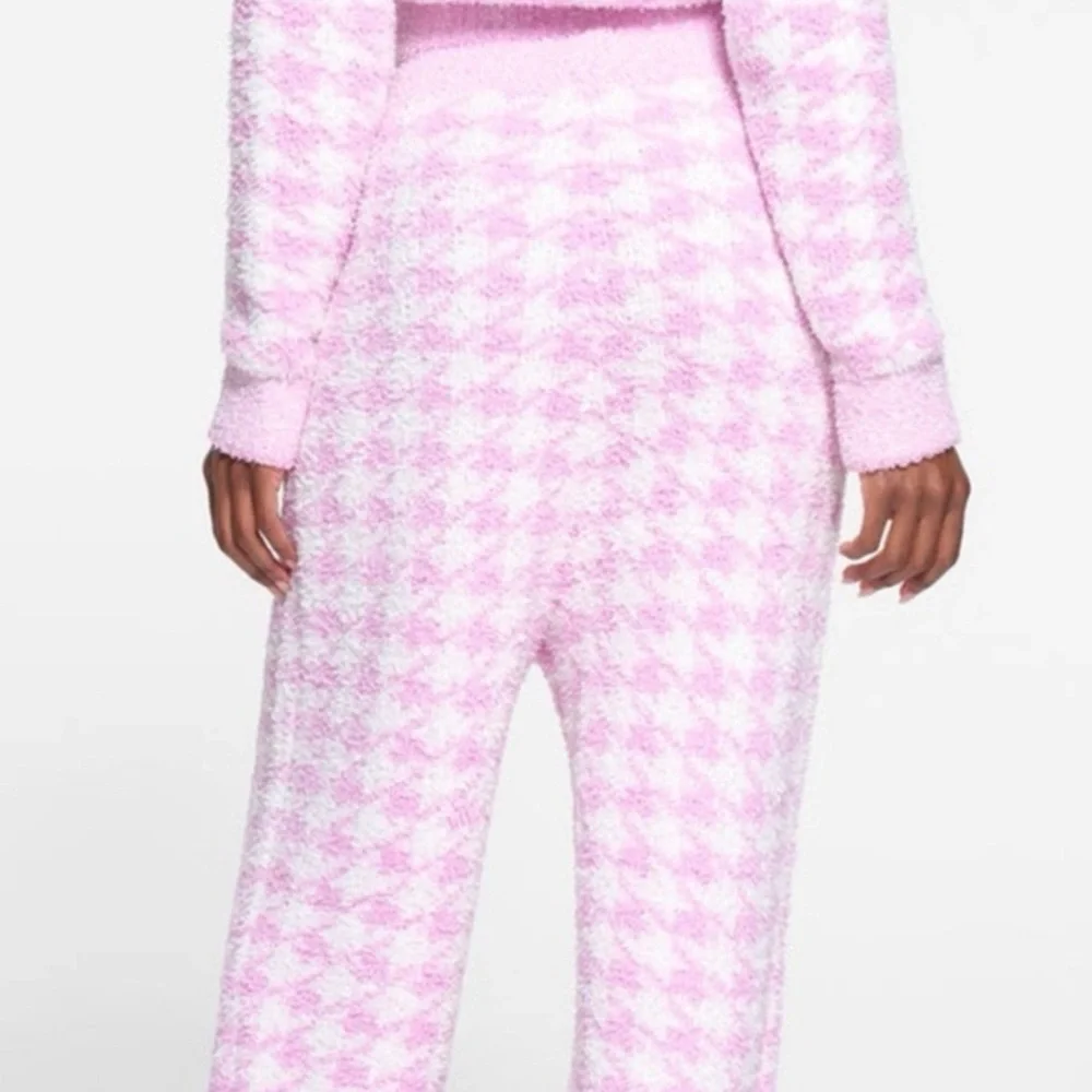 SKIMS Pink and White Pajama Set - Picture 3 of 15